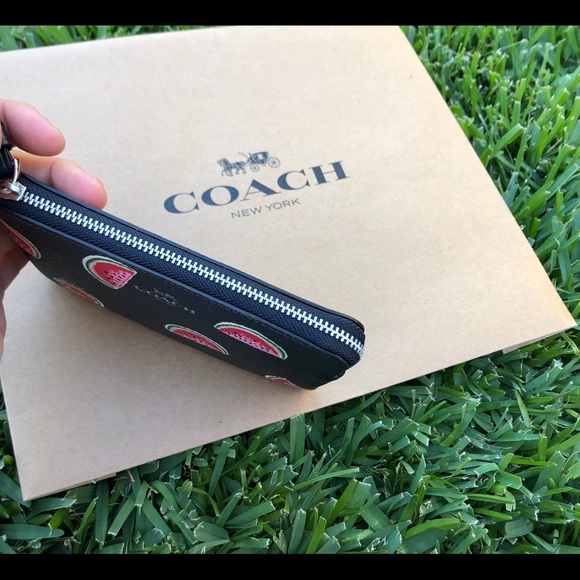 🍉New Coach Watermelon Print Corner Zip Wristlet🍉 - Picture 15 of 15